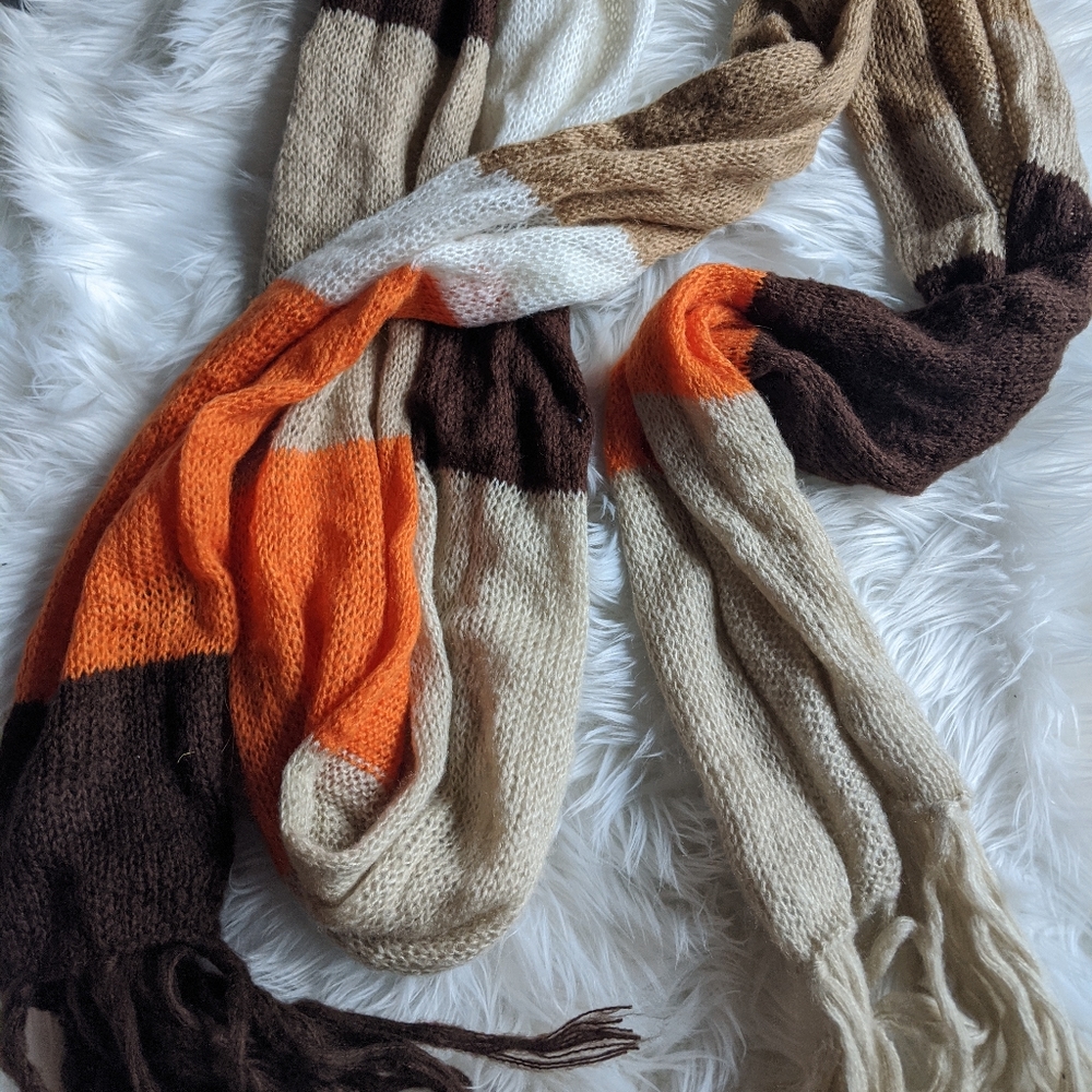 Beautiful fall/winter scarf - Picture 3 of 3